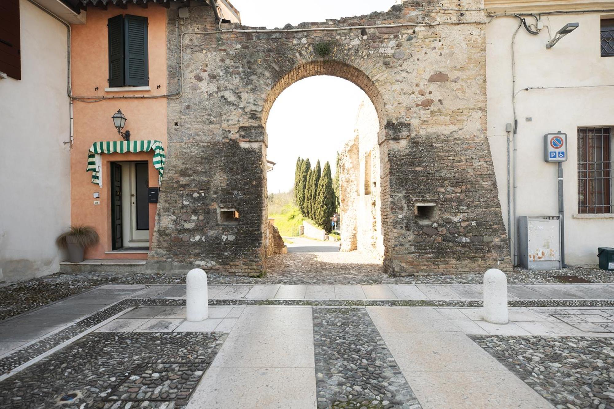 Relais La Rocca Solferino Bed and Breakfast Buitenkant foto